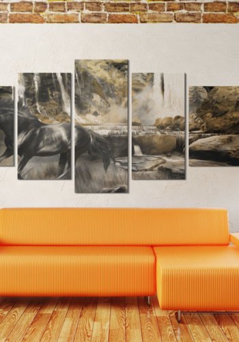 ARTGEIST Foggy weather - Billede af sort hest foran et vandfald trykt p lrred - Flere strrelser