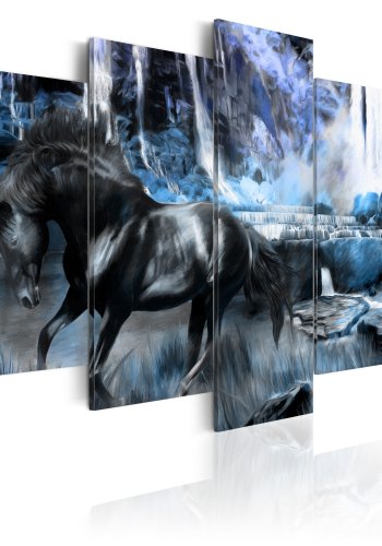 ARTGEIST Azure waterfall - Billede af sort hest foran et vandfald trykt p lrred - Flere strrelser