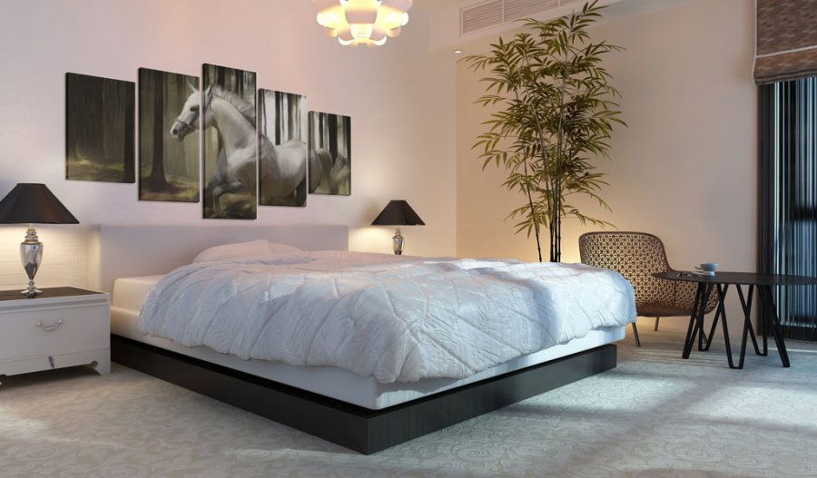 ARTGEIST Horse running - Billede af hest i dyster skov trykt p lrred - Flere strrelser