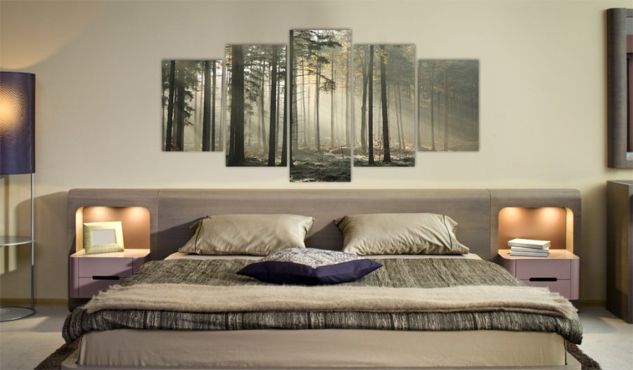 ARTGEIST Light in a dark forest -Billede af sollys i en mrk skov trykt p lrred - Flere strrelser