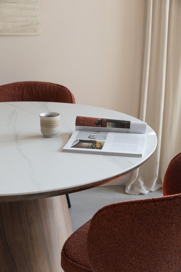 WHITE LABEL LIVING Almira spisebord, oval - snehvid mat sintret sten og valnd papirfinér (200x90)