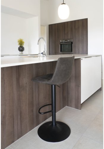 HOUSE NORDIC Middelfart barstol - mrkegr stof og sort stl