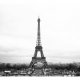 ARTGEIST Fototapet af Paris - sort og hvid fotografering af Eiffeltrnet (flere strrelser)
