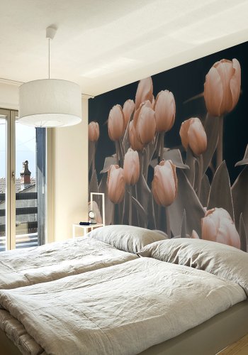 ARTGEIST - Fototapet med tulipaner p mrk baggrund - Flere strrelser