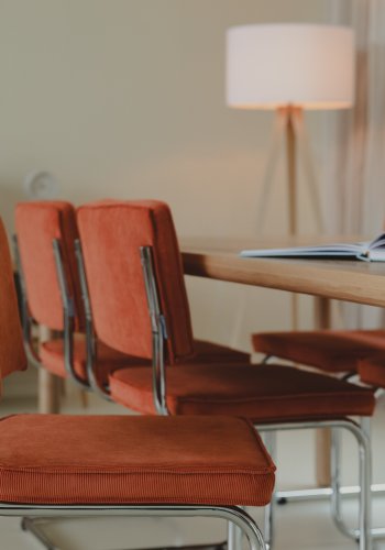 ZUIVER Ridge Rib spisebordsstol - orange fljl polyester og slv krom