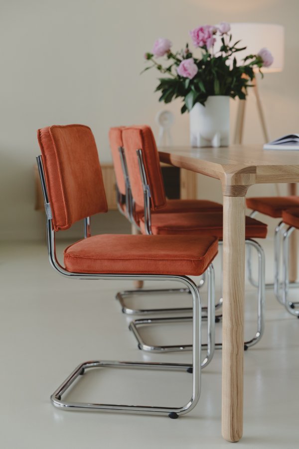 ZUIVER Ridge Rib spisebordsstol - orange fljl polyester og slv krom