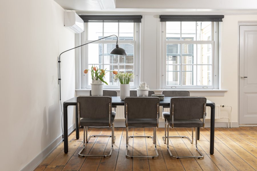 ZUIVER Ridge Rib spisebordsstol - gr fljl polyester og slv krom