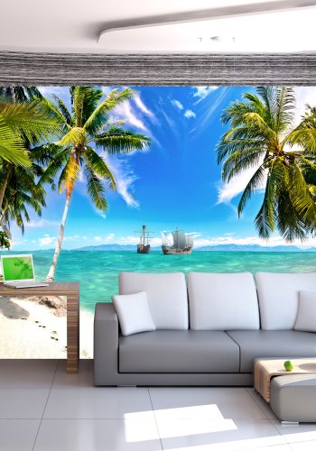 ARTGEIST Natur fototapet med motiv af skibe p hav og palmetrer p tropisk  (flere strrelser)