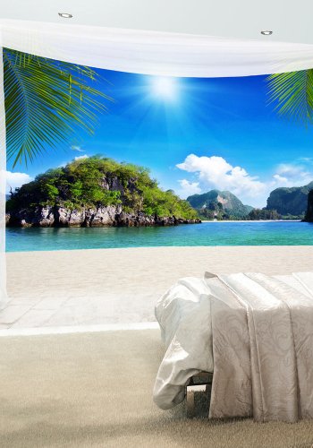 ARTGEIST Natur fototapet med udsigt over strand, palmeblade, hav og bjerglandskab (flere strrelser)