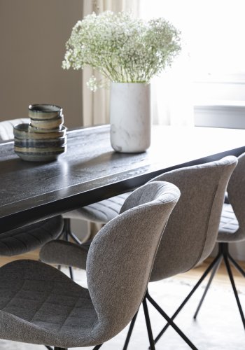 ZUIVER OMG spisebordsstol - lysegr polyester og sort jern