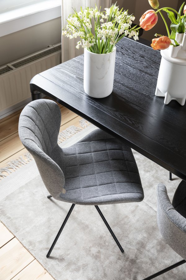 ZUIVER OMG spisebordsstol - lysegr polyester og sort jern