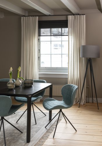 ZUIVER OMG spisebordsstol - bl polyester og sort jern