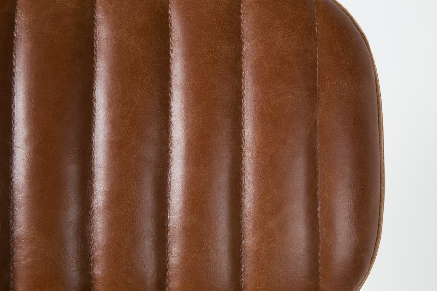 WHITE LABEL LIVING Jake Worn spisebordsstol - brun kunstlder og egetr
