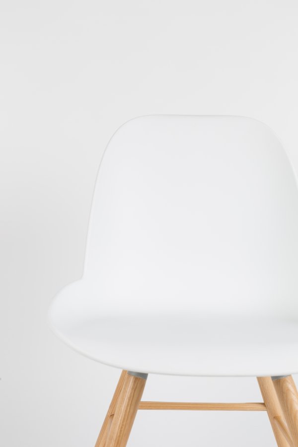 ZUIVER Albert Kuip spisebordsstol - hvid plastik og natur asketr