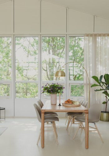 ZUIVER Albert Kuip spisebordsstol - taupe plastik og natur asketr