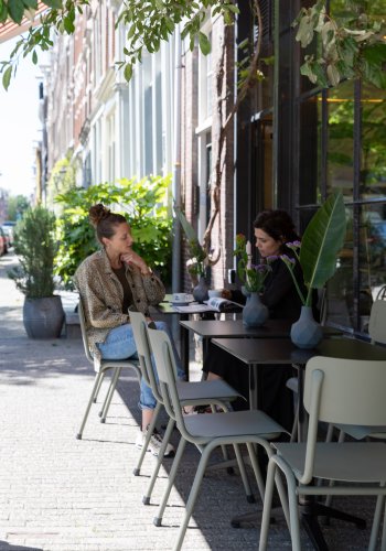 ZUIVER Back To School havestol, stabelbar - mosgrn aluminium