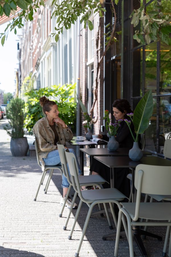 ZUIVER Back To School havestol, stabelbar - mosgrn aluminium