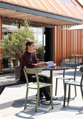 ZUIVER Friday havestol - sort aluminium