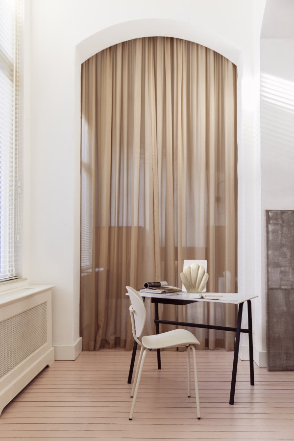 ZUIVER Ocean Rice spisebordsstol - beige genbrugt plast fra havet og beige metal