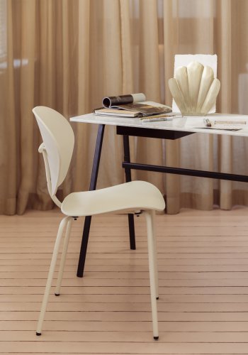 ZUIVER Ocean Rice spisebordsstol - beige genbrugt plast fra havet og beige metal