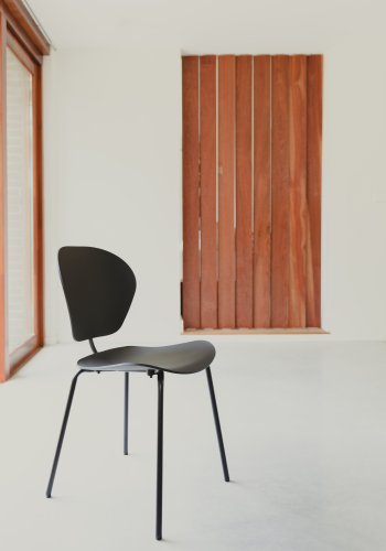 ZUIVER Ocean Pirate spisebordsstol - sort genbrugt plast fra havet og sort metal