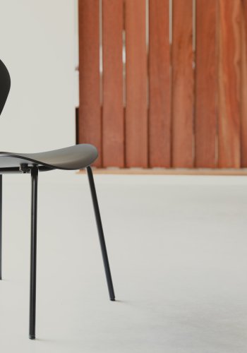 ZUIVER Ocean Pirate spisebordsstol - sort genbrugt plast fra havet og sort metal