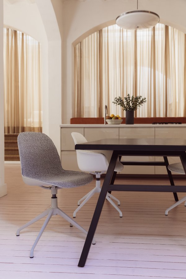 ZUIVER Albert Kuip spisebordsstol, m. drejefunktion - taupe polyester og taupe aluminium