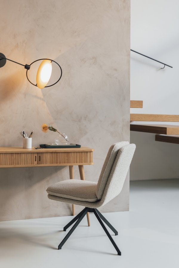 ZUIVER Tyler spisebordsstol, m. drejefunktion - hvid bouclé stof og sort stl