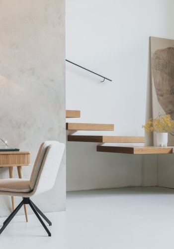 ZUIVER Tyler spisebordsstol, m. drejefunktion - hvid bouclé stof og sort stl