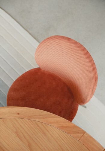 ZUIVER Bonnet spisebordsstol - terracotta fljl stof og sort metal