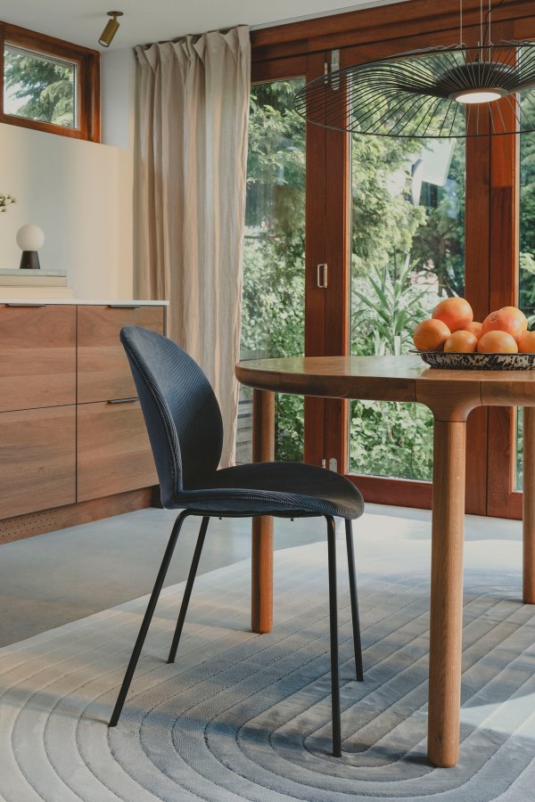 ZUIVER Bonnet spisebordsstol - grbl fljl stof og sort metal