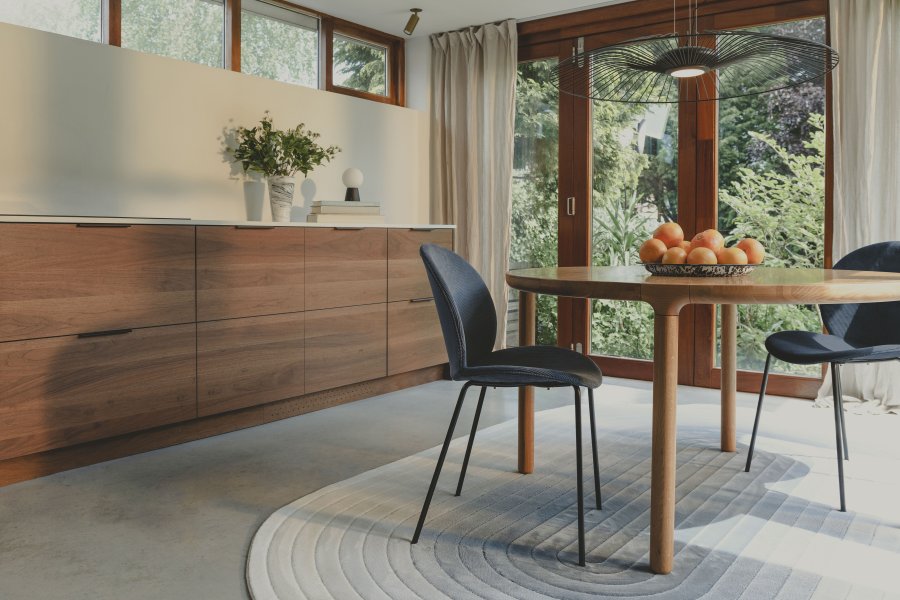 ZUIVER Bonnet spisebordsstol - grbl fljl stof og sort metal