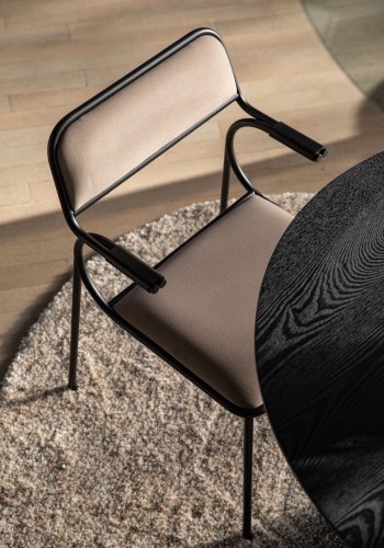 ZUIVER Alba lnestol, m. armln - beige fljl og sort metal