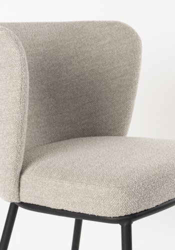 WHITE LABEL LIVING Guus spisebordsstol - beige bouclé polyester og sort metal