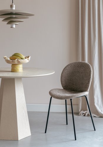 ZUIVER Bonnet spisebordsstol - beige polyester bamsestof og sort metal
