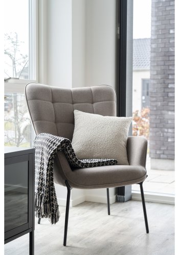 HOUSE NORDIC Glasgow lnestol, m. armln - stone gr polyester stof og sort stl