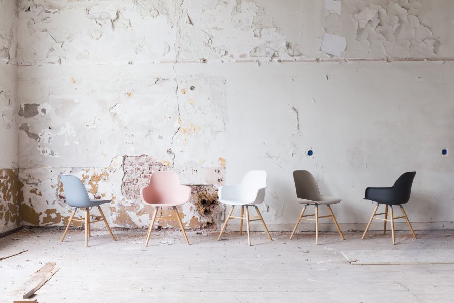 ZUIVER Albert Kuip lnestol, m. armln - hvid plastik og natur asketr