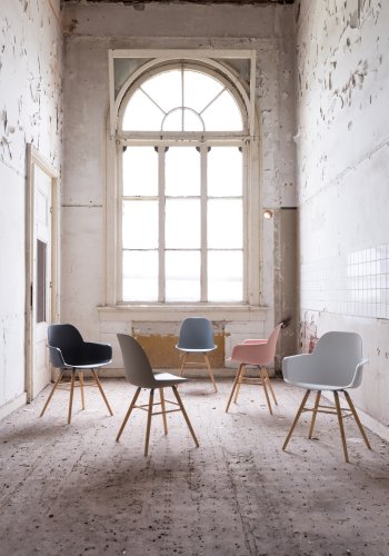 ZUIVER Albert Kuip lnestol, m. armln - hvid plastik og natur asketr