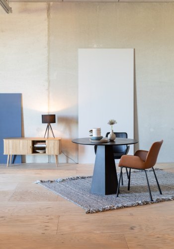 ZUIVER Brit LL spisebordsstol, m. armln - sort PU og sort stl