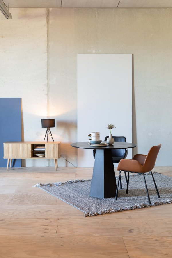 ZUIVER Brit LL spisebordsstol, m. armln - sort PU og sort stl