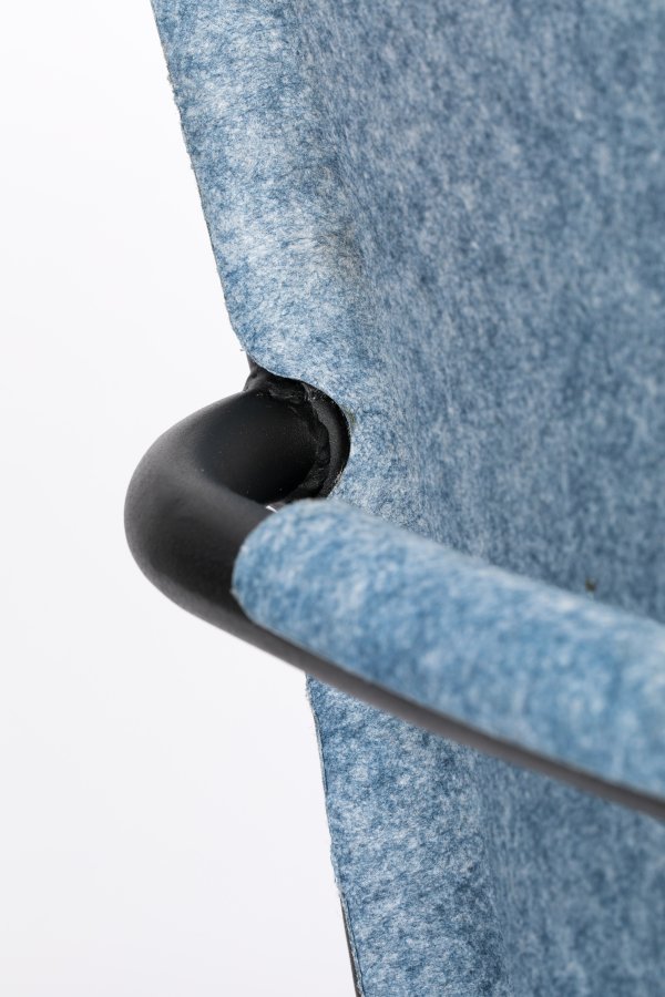 ZUIVER Thirsty spisebordsstol, m. armln, stabelbar - blended bl genbrugt PET og sort stl