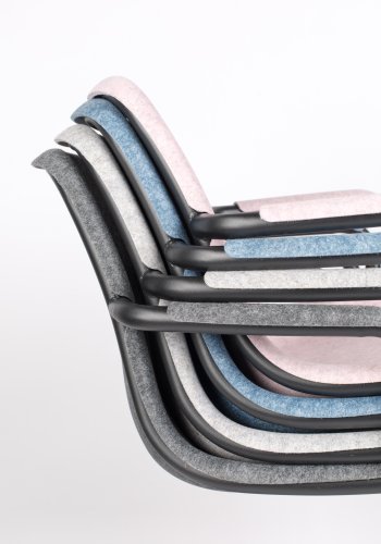 ZUIVER Thirsty spisebordsstol, m. armln, stabelbar - blended bl genbrugt PET og sort stl