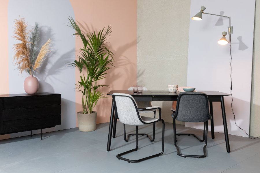 ZUIVER Thirsty spisebordsstol, m. armln, stabelbar - lyserd genbrugt PET og sort stl