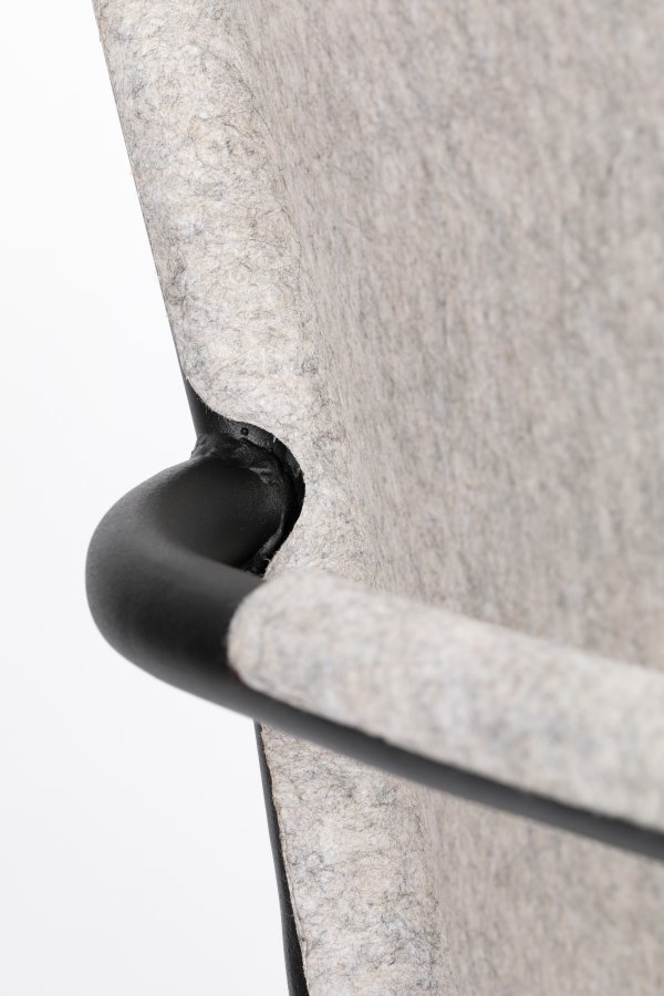 ZUIVER Thirsty spisebordsstol, m. armln, stabelbar - ash gr genbrugt PET og sort stl