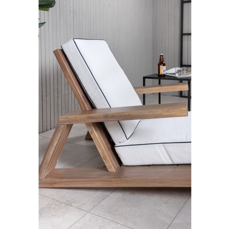 VENTURE DESIGN Daria loungestol til haven, m. armln - offwhite hynder og brun akacietr