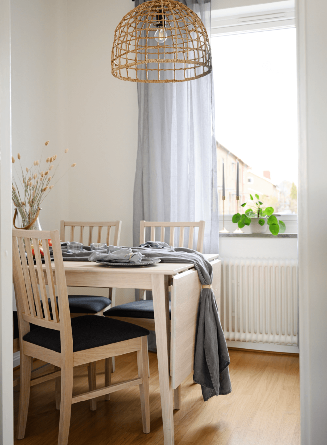 ROWICO Filippa spisebordsstol - hvidpigmenteret eg/gr stofhynde