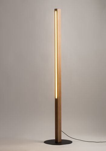 TK Teo LED gulvlampe - natur tr og sort metal