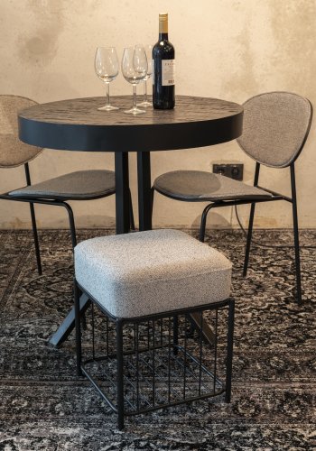 WHITE LABEL LIVING Milou skammel, m. hylde - gr polyester og jern (35x35)