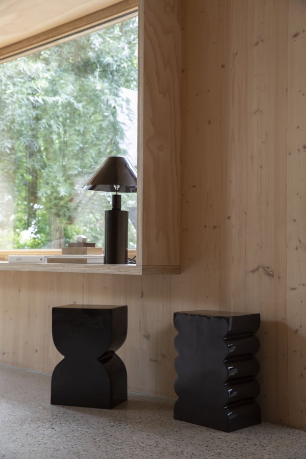 ZUIVER Cones skammel, rektangulr - blank beige aluminium (21x30)