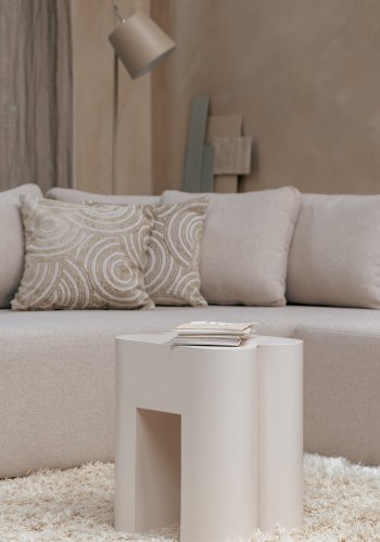 ZUIVER Shape skammel, kvadratisk - beige jern (40x40)